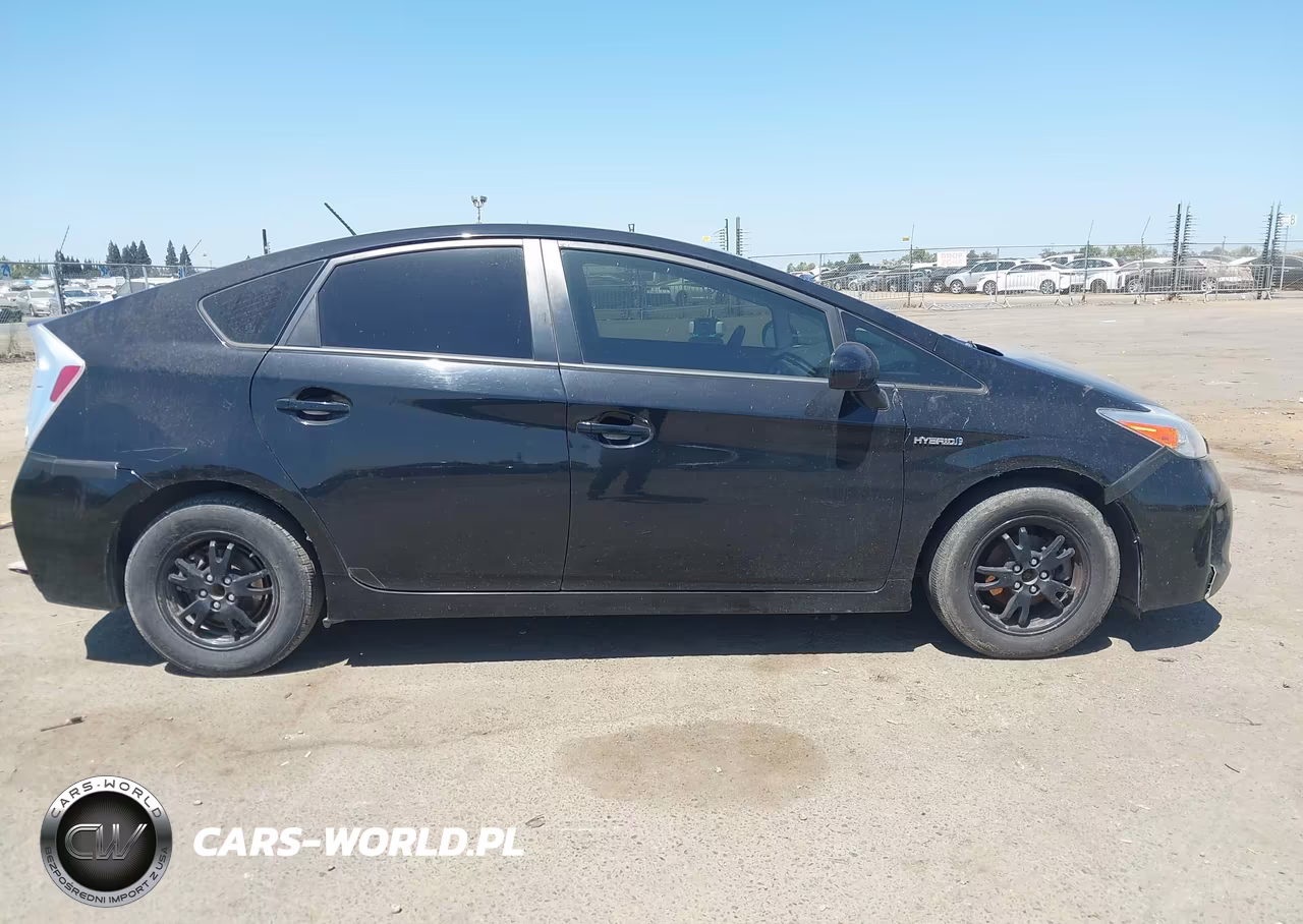 2013 Toyota Prius Two VIN:JTDKN3DU2D5633391 - 14