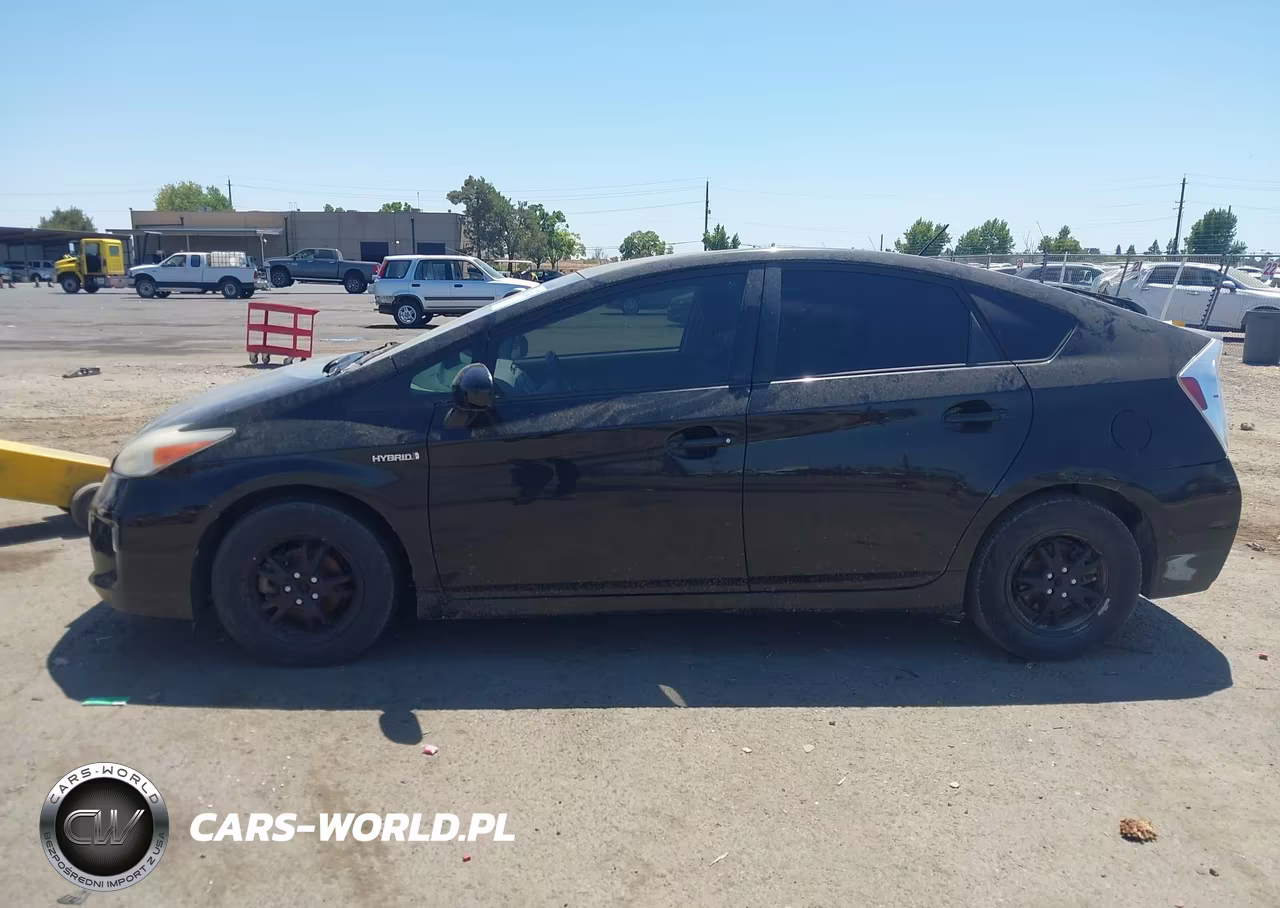 2013 Toyota Prius Two VIN:JTDKN3DU2D5633391 - 15