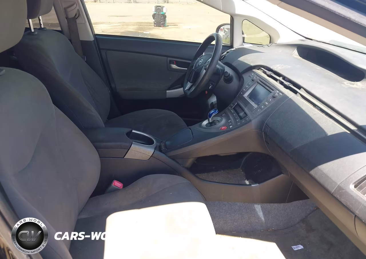 2013 Toyota Prius Two VIN:JTDKN3DU2D5633391 - 5