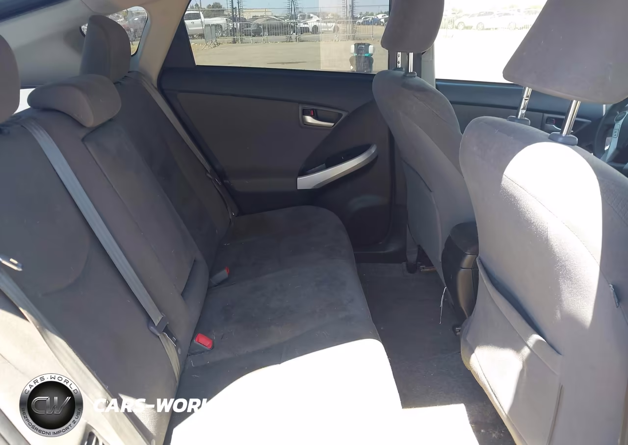 2013 Toyota Prius Two VIN:JTDKN3DU2D5633391 - 8