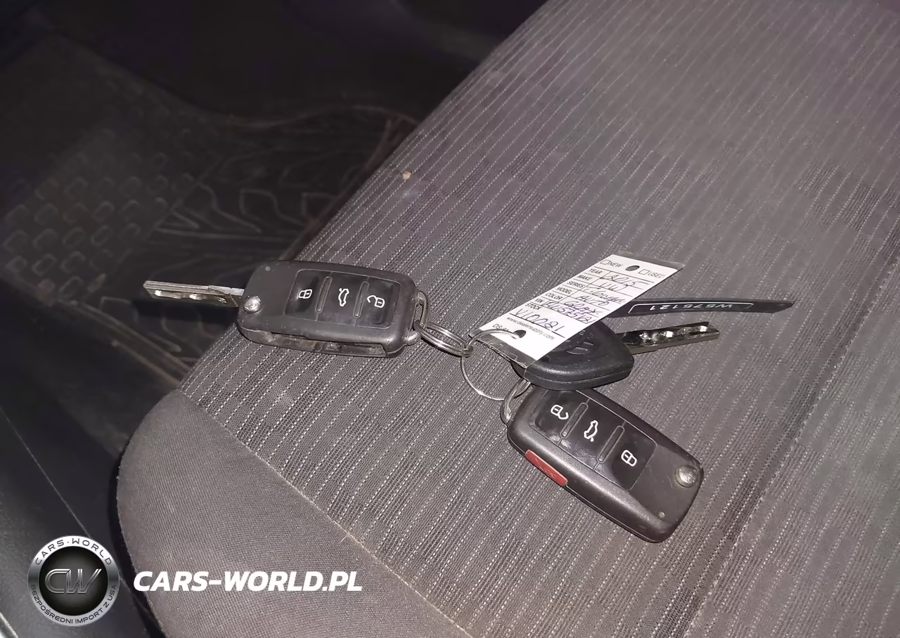 2015 Volkswagen Tiguan S VIN:WVGBV7AX2FW575121 - 11