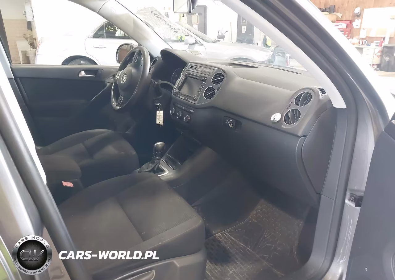 2015 Volkswagen Tiguan S VIN:WVGBV7AX2FW575121 - 5