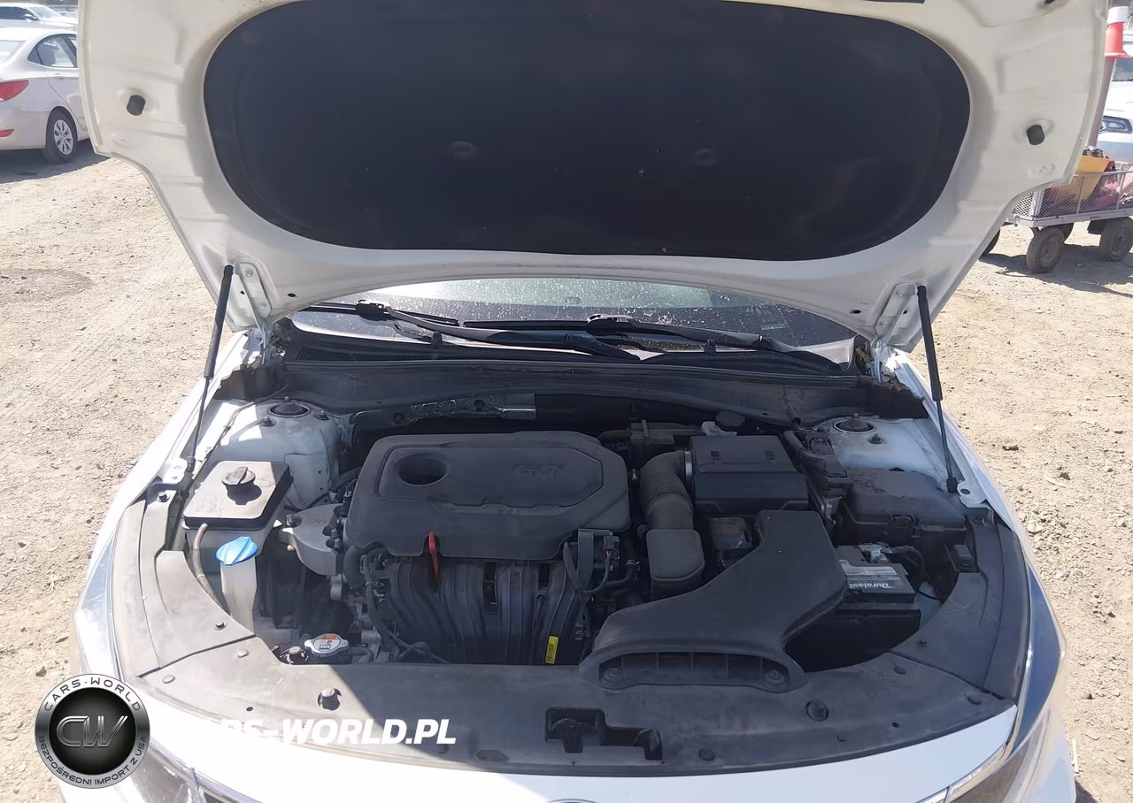 2018 Kia Optima S VIN:5XXGT4L37JG240696 - 10