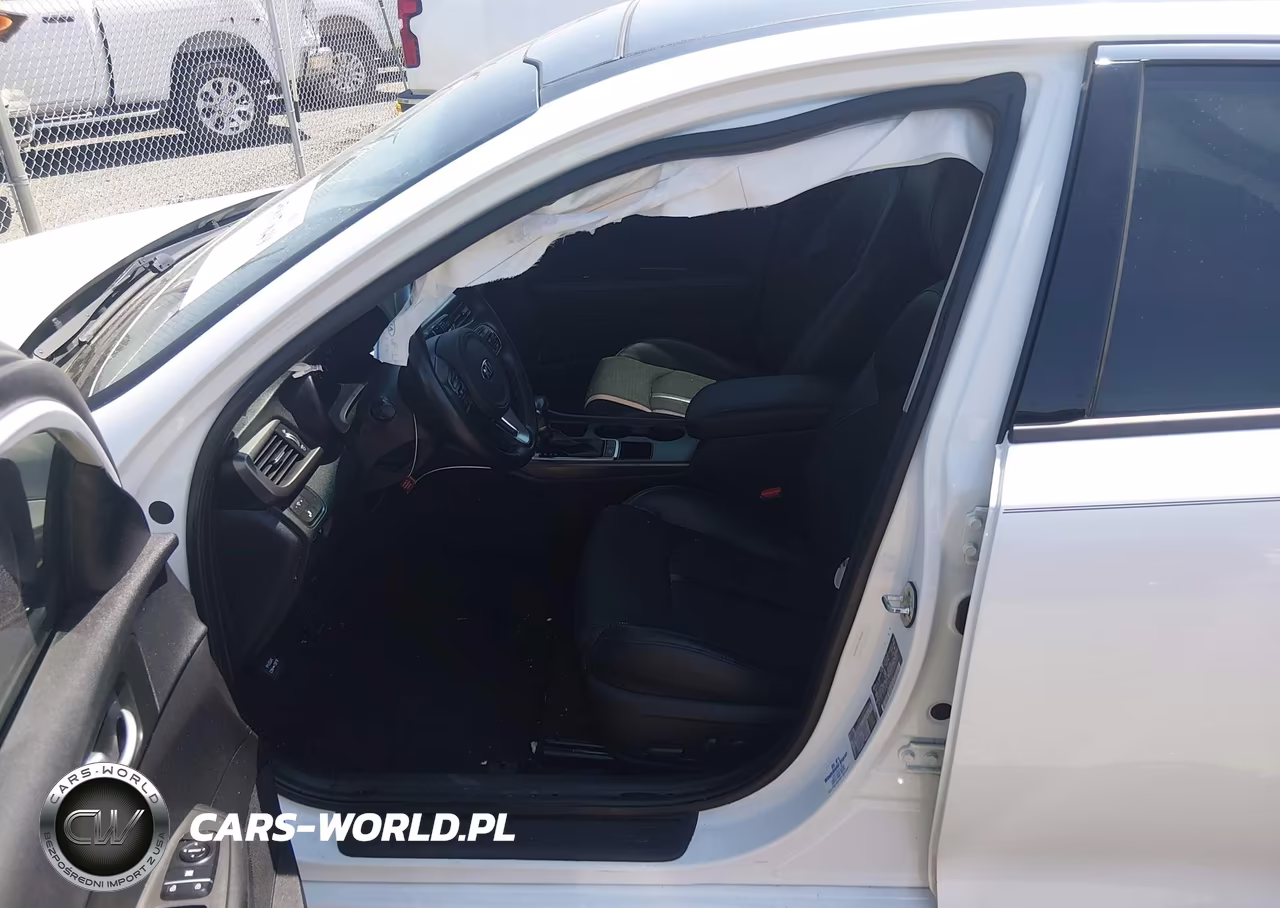 2018 Kia Optima S VIN:5XXGT4L37JG240696 - 17