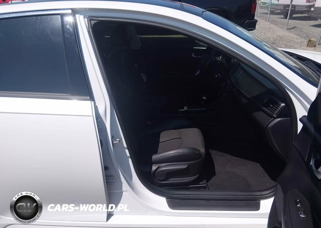 2018 Kia Optima S VIN:5XXGT4L37JG240696 - 5