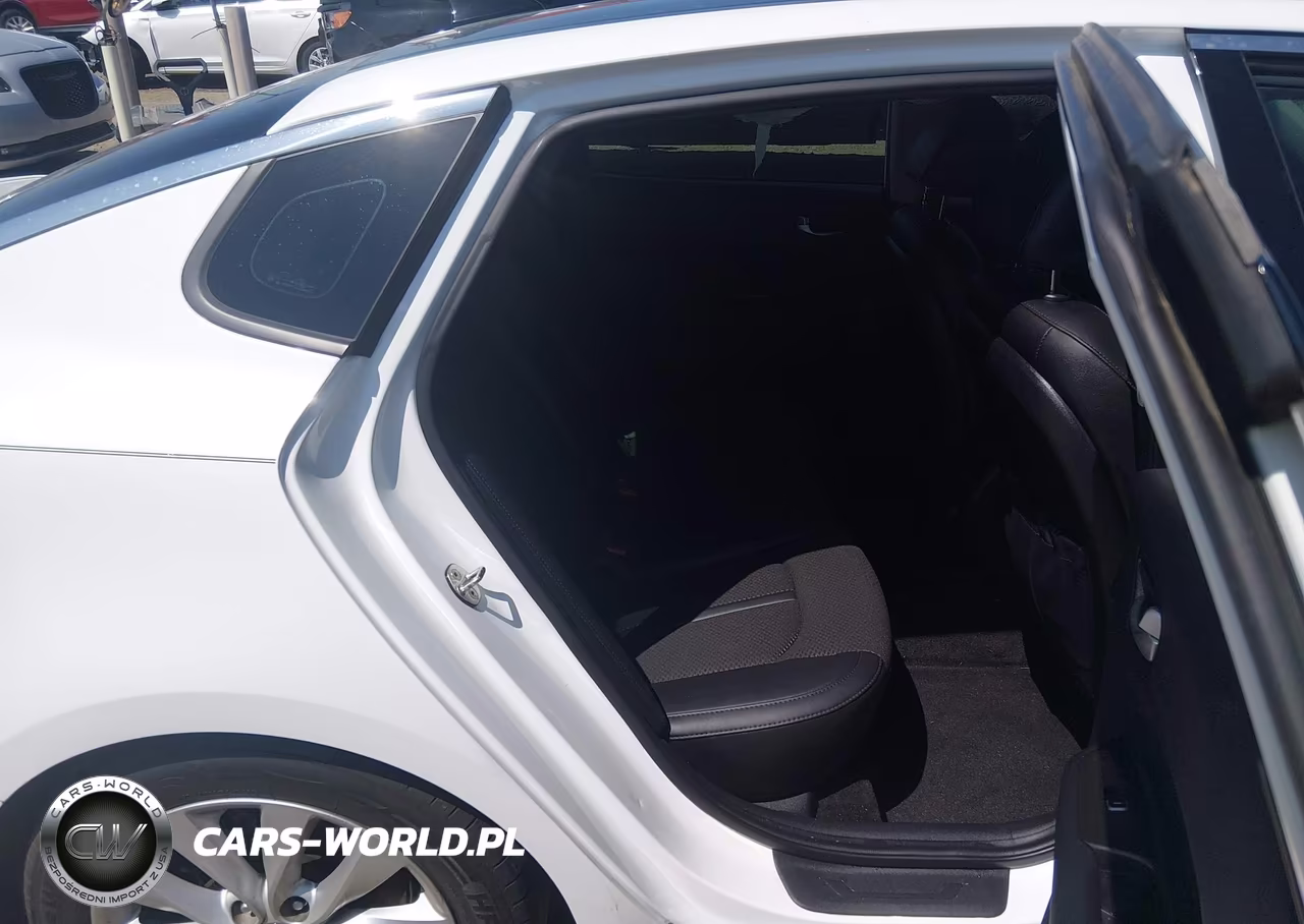 2018 Kia Optima S VIN:5XXGT4L37JG240696 - 8