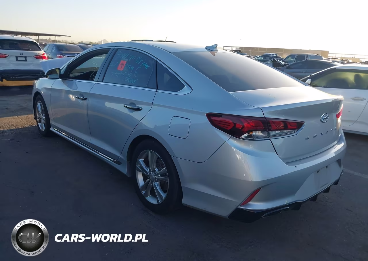 2018 Hyundai Sonata Sport VIN:5NPE34AF4JH639302 - 3