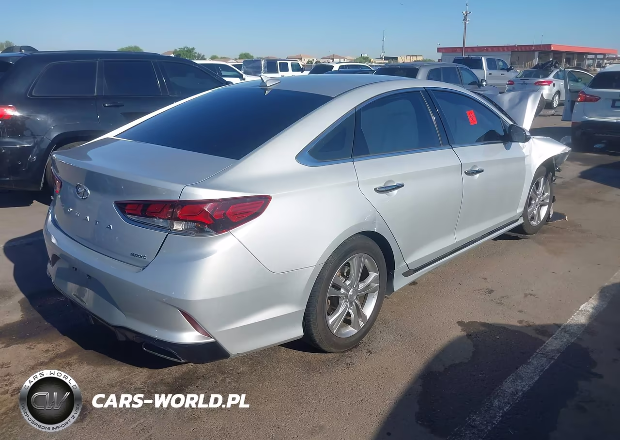 2018 Hyundai Sonata Sport VIN:5NPE34AF4JH639302 - 4