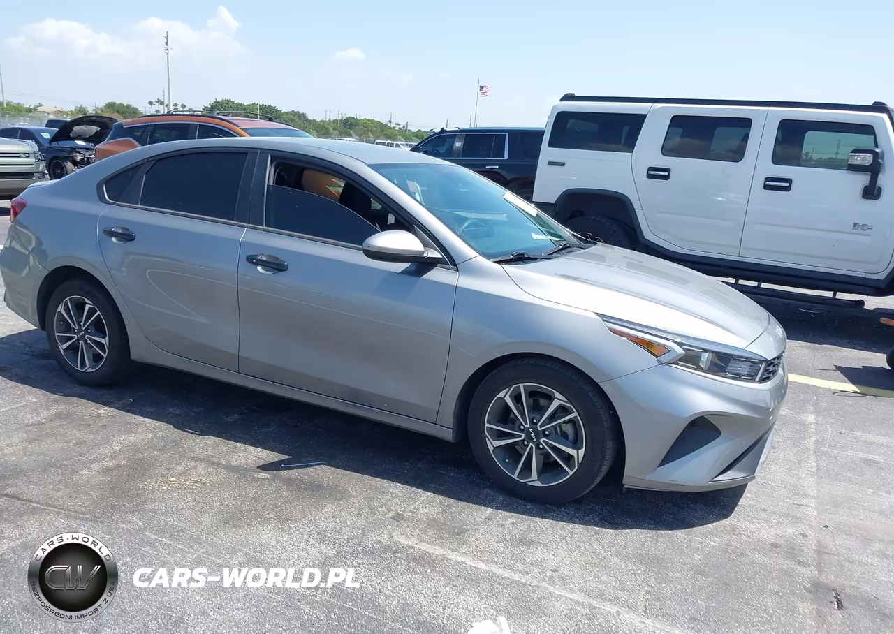 2024 Kia Forte Lxs – zdjęcie 1 z 16