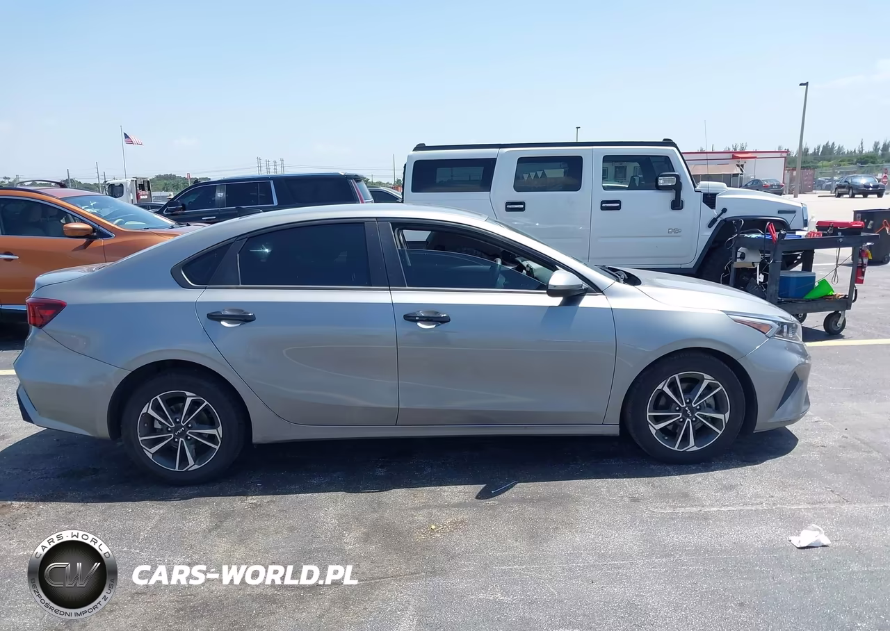 2024 Kia Forte Lxs VIN:3KPF24AD9RE720205 - 13