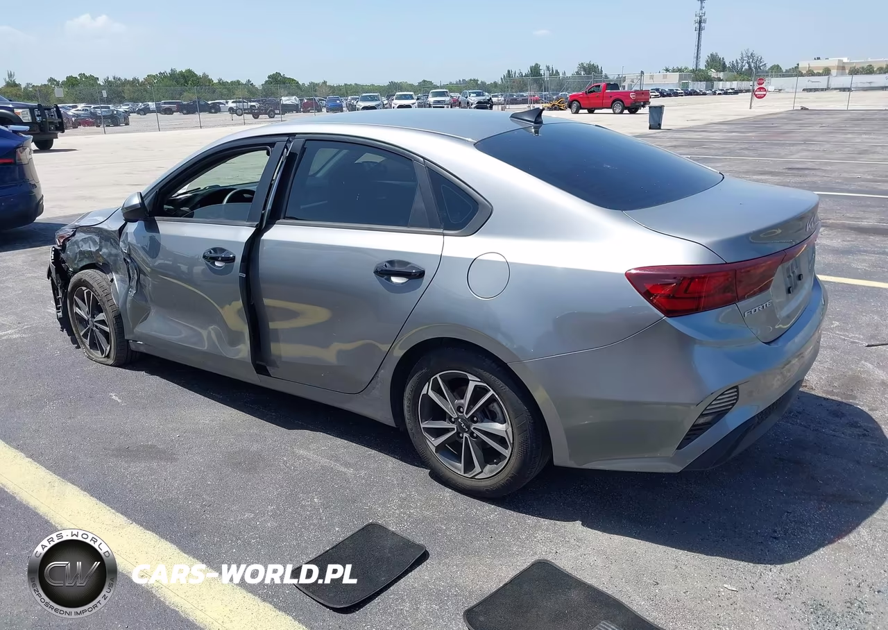 2024 Kia Forte Lxs VIN:3KPF24AD9RE720205 - 3