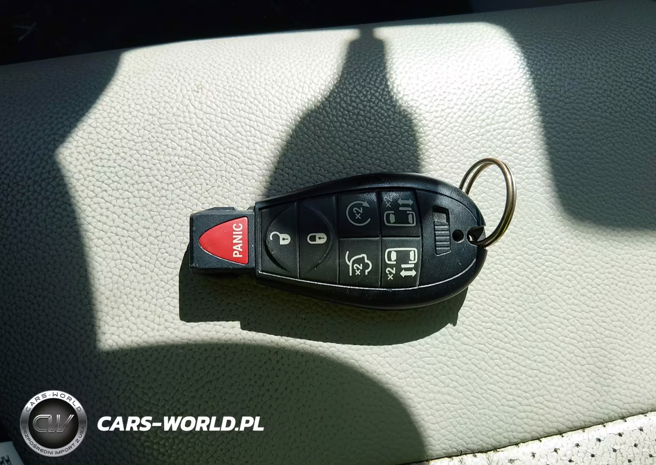 2012 Chrysler Town & Country Touring-L VIN:2C4RC1CG4CR327654 - 11