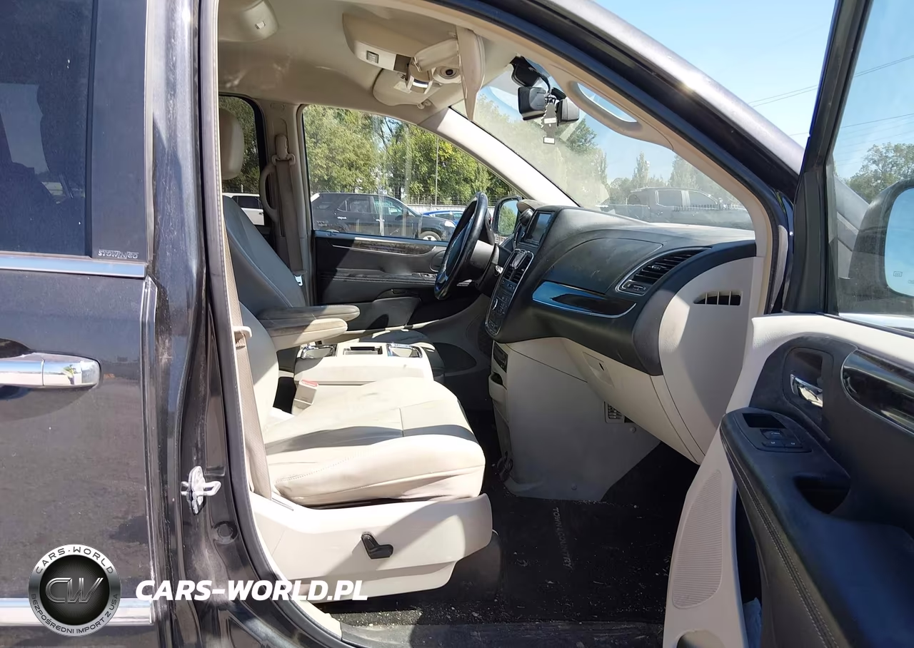2012 Chrysler Town & Country Touring-L VIN:2C4RC1CG4CR327654 - 5