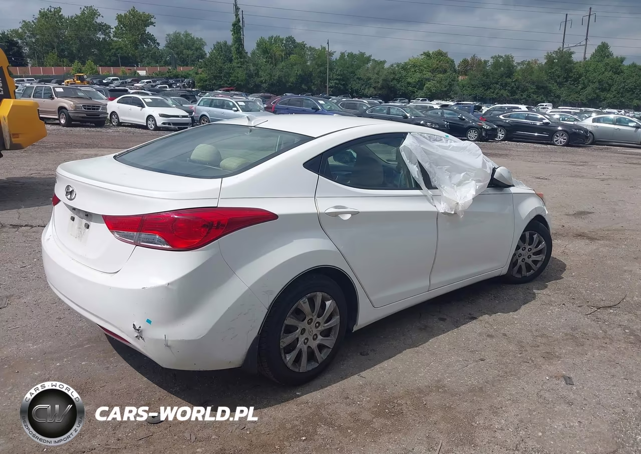 2013 Hyundai Elantra Gls VIN:5NPDH4AE3DH178439 - 4