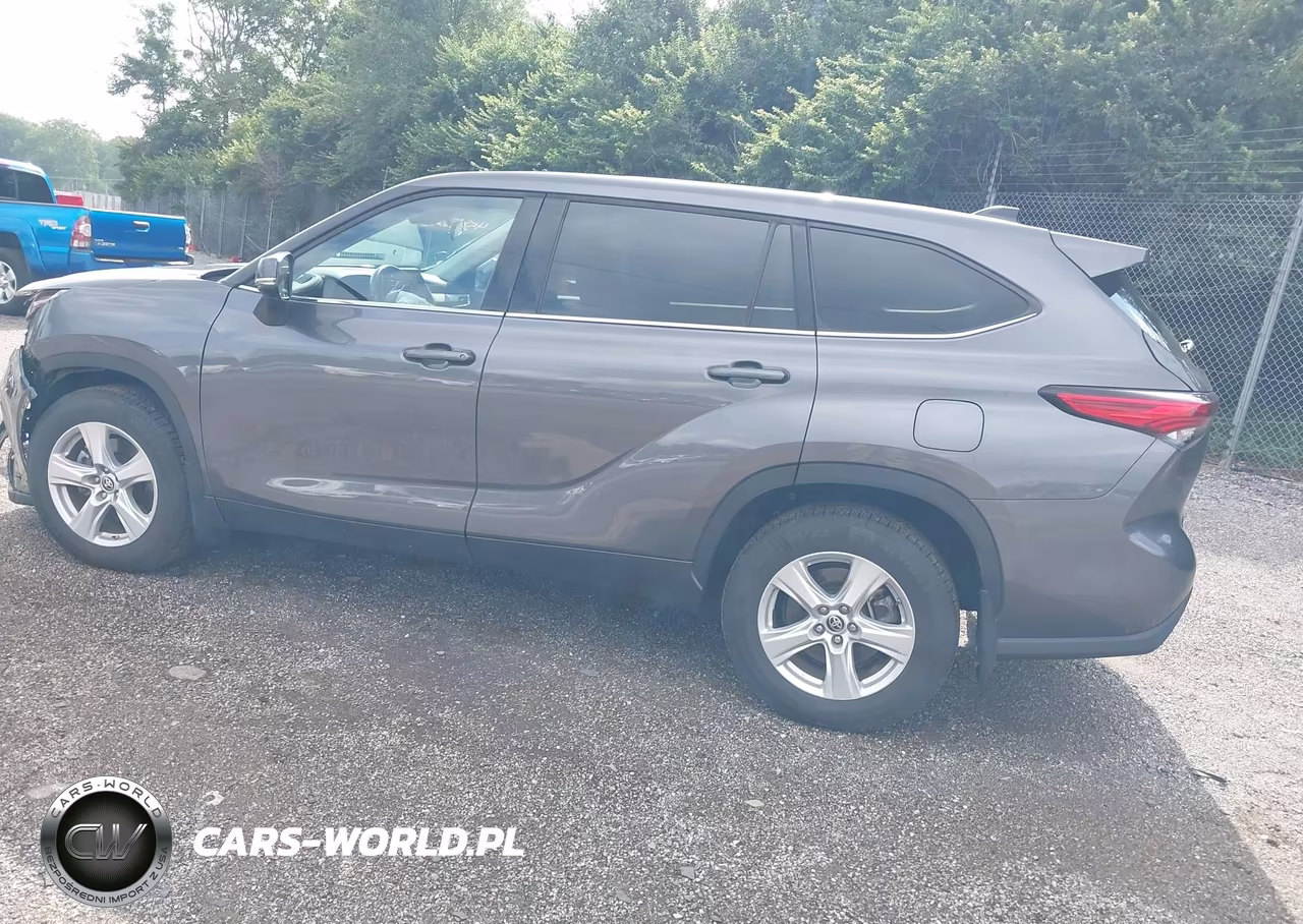 2022 Toyota Highlander Le VIN:5TDBZRBH9NS562599 - 3
