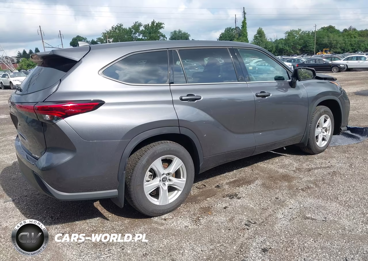 2022 Toyota Highlander Le VIN:5TDBZRBH9NS562599 - 4