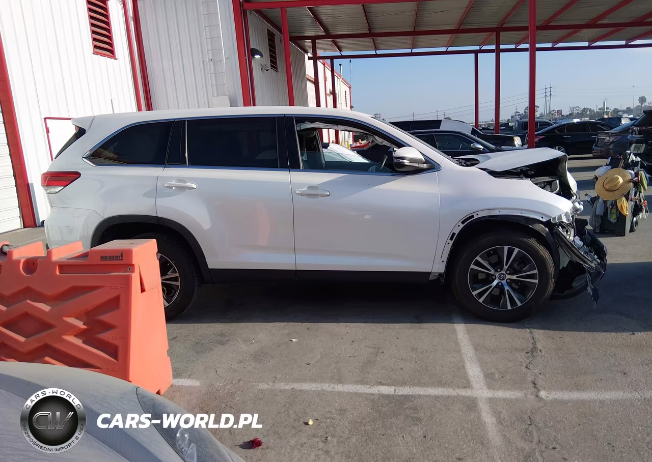 2019 Toyota Highlander Le VIN:5TDZARFH7KS050447 - 13