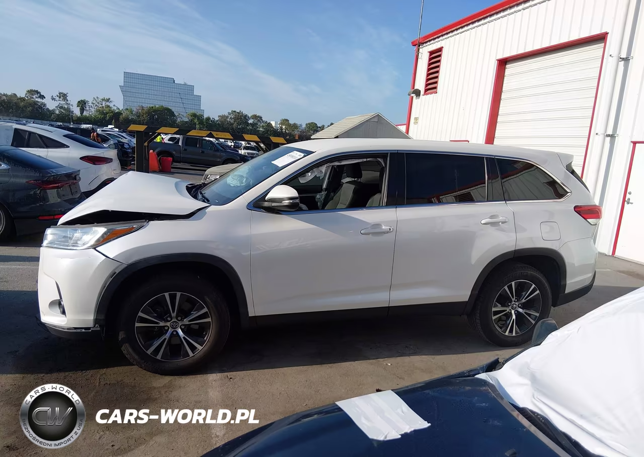 2019 Toyota Highlander Le VIN:5TDZARFH7KS050447 - 14