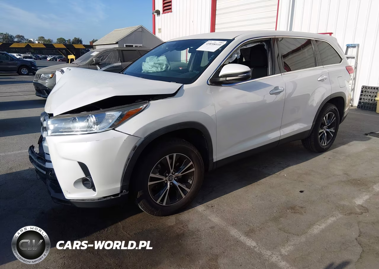 2019 Toyota Highlander Le VIN:5TDZARFH7KS050447 - 2