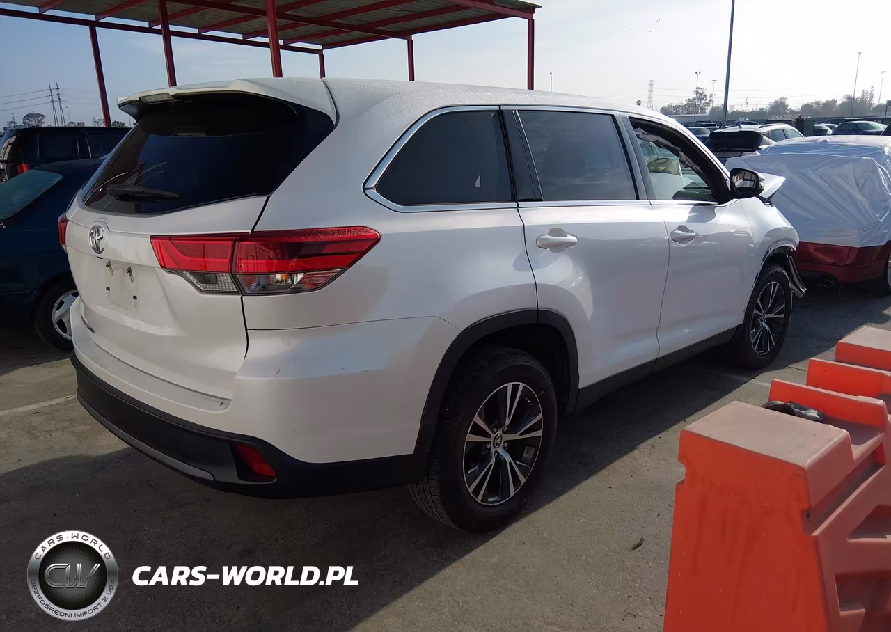 2019 Toyota Highlander Le VIN:5TDZARFH7KS050447 - 4