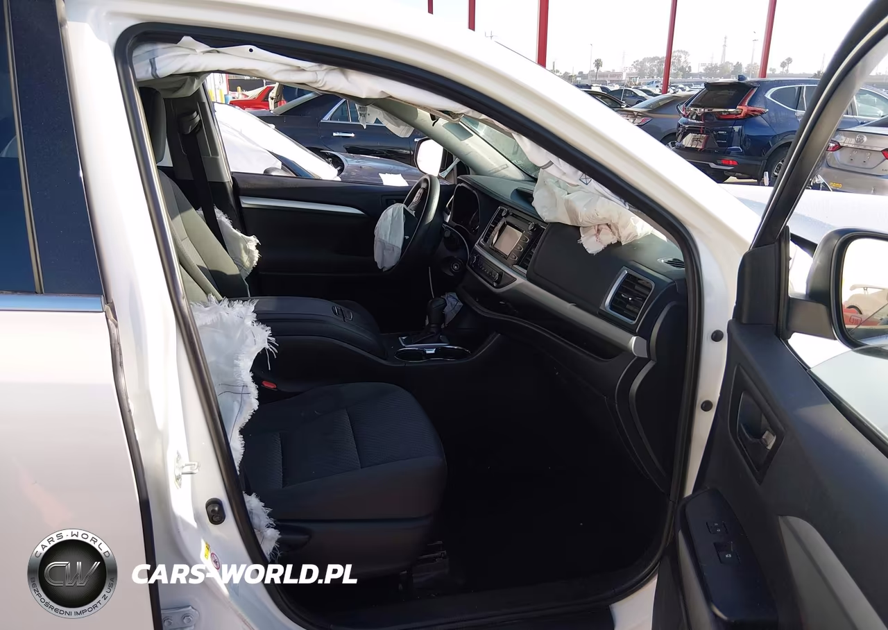 2019 Toyota Highlander Le VIN:5TDZARFH7KS050447 - 5