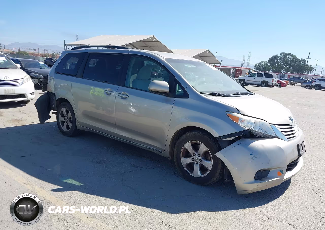 2017 Toyota Sienna Le 8 Passenger – zdjęcie 1 z 16