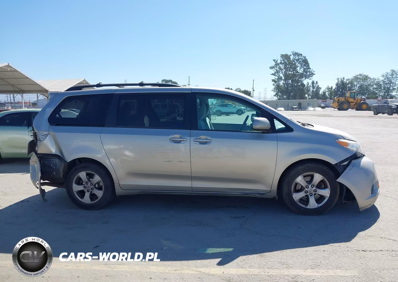 2017 Toyota Sienna Le 8 Passenger VIN:5TDKZ3DCXHS778111 - 13