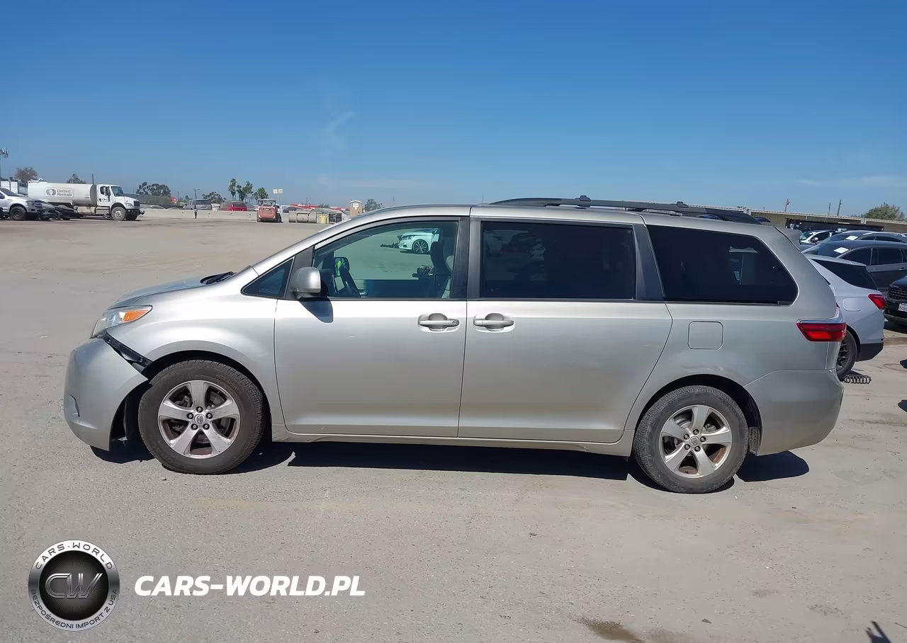 2017 Toyota Sienna Le 8 Passenger VIN:5TDKZ3DCXHS778111 - 14