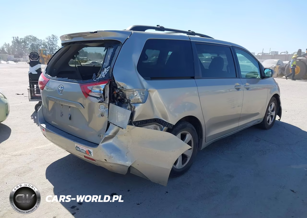 2017 Toyota Sienna Le 8 Passenger VIN:5TDKZ3DCXHS778111 - 4