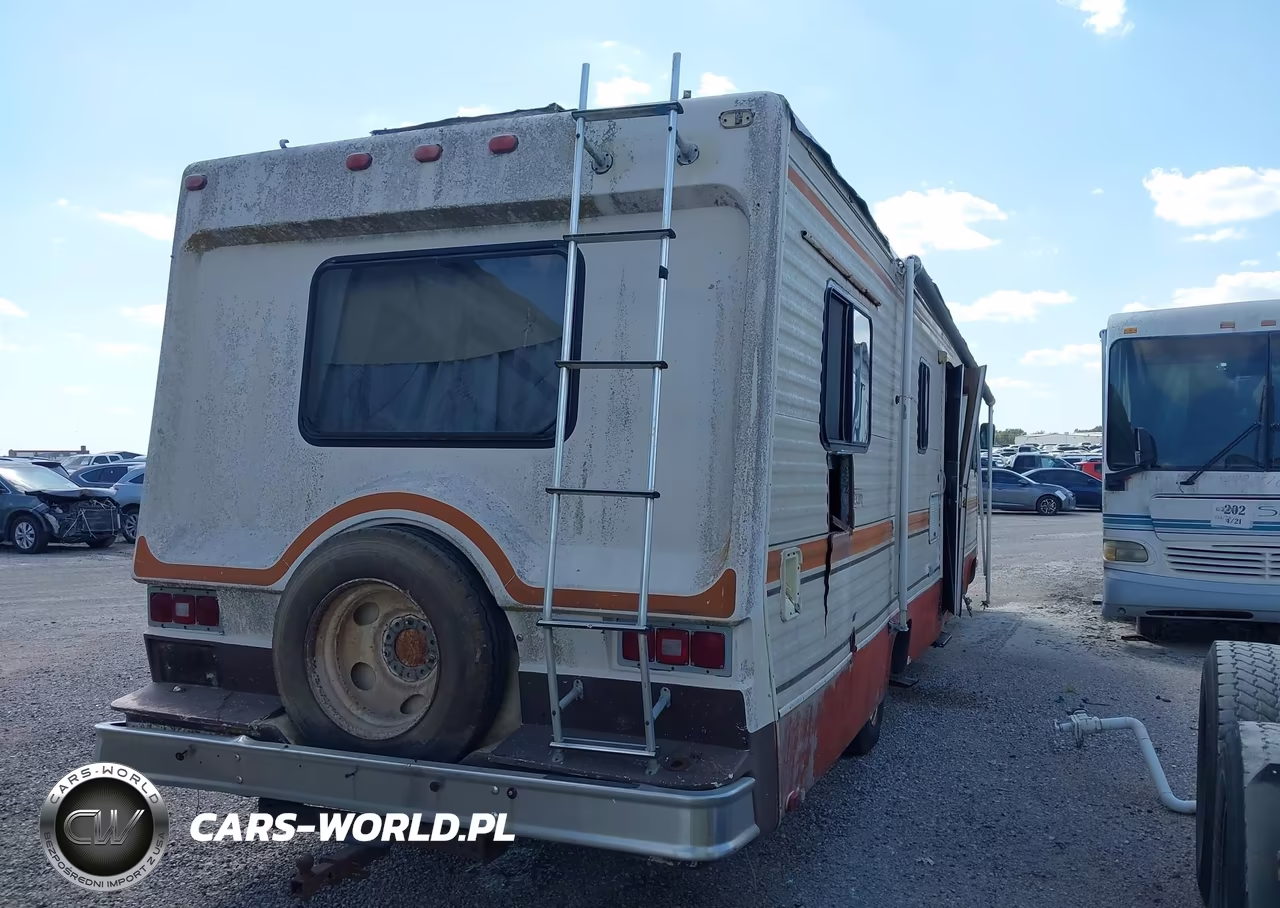 1985 Chevrolet P30 VIN:1GBKP37W6F3341706 - 4