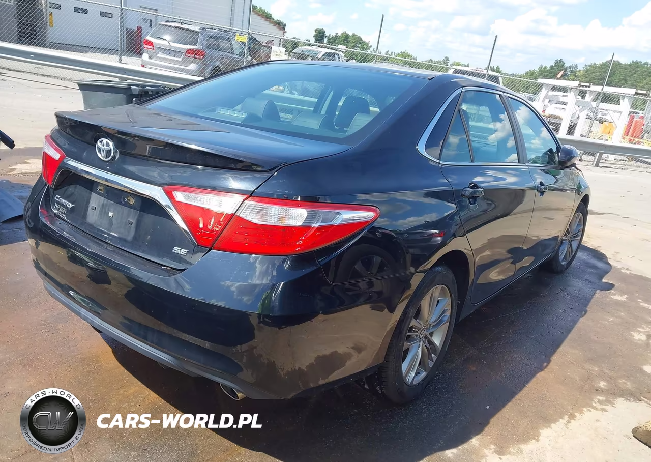 2015 Toyota Camry Se VIN:4T1BF1FK2FU475264 - 4