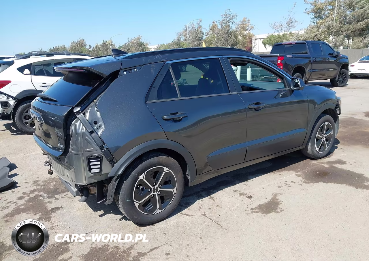 2025 Kia Niro Lx VIN:KNDCP3LEXS5272627 - 4