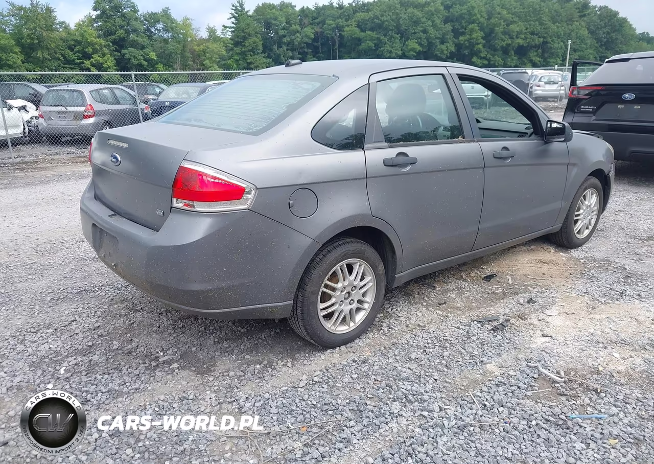 2010 Ford Focus Se VIN:1FAHP3FN2AW210106 - 4