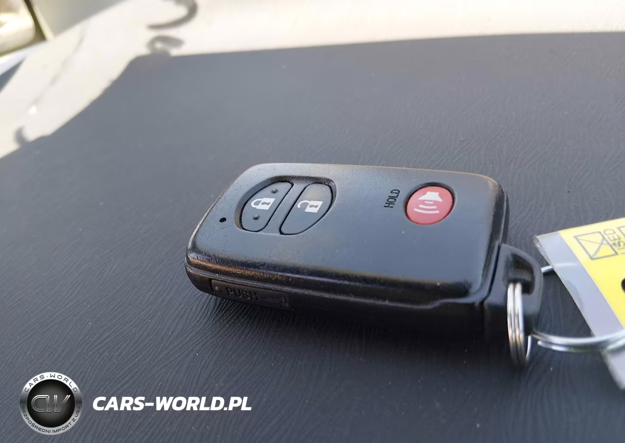 2015 Toyota Prius Two VIN:JTDKN3DU2F0454414 - 11