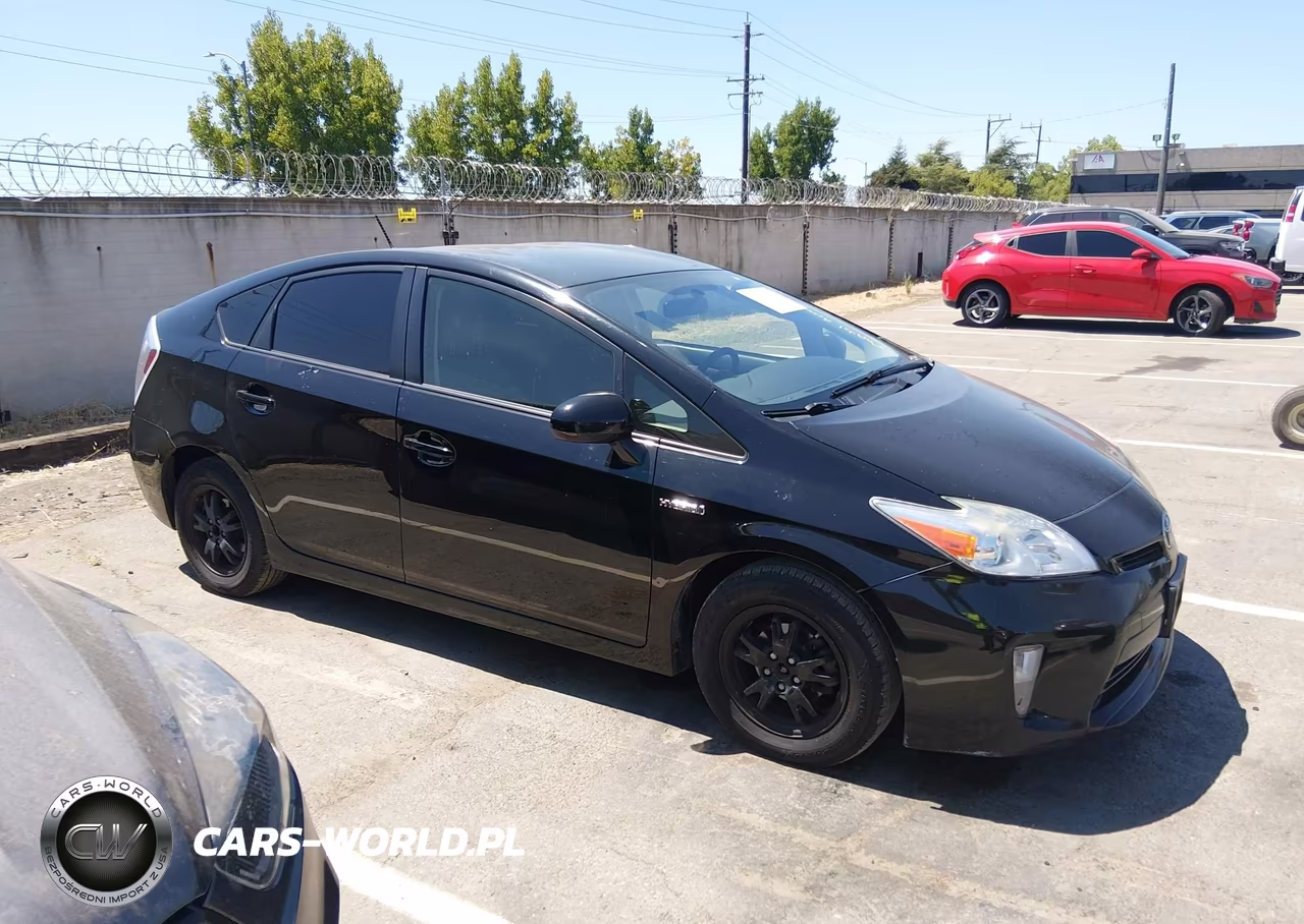 2015 Toyota Prius Two VIN:JTDKN3DU2F0454414 - 13