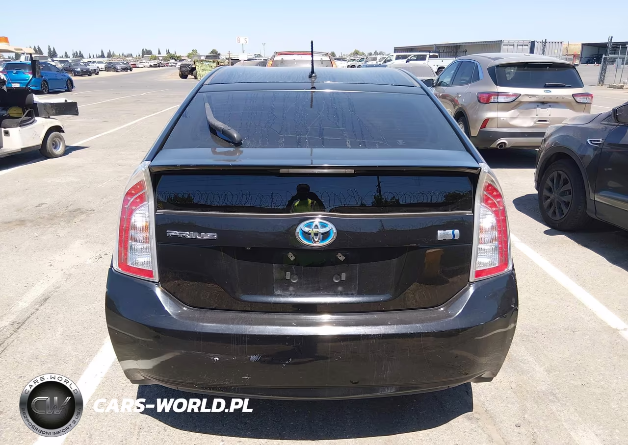2015 Toyota Prius Two VIN:JTDKN3DU2F0454414 - 16