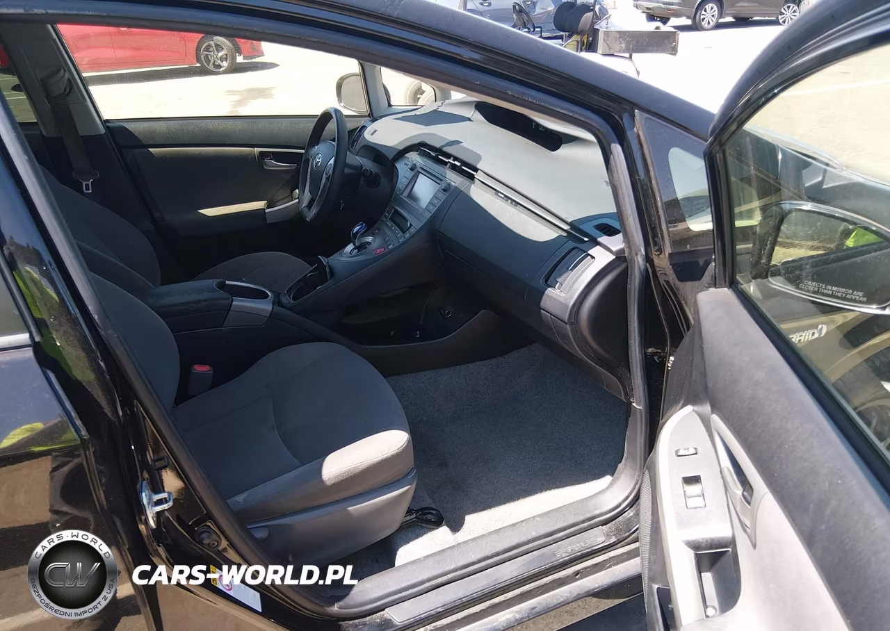 2015 Toyota Prius Two VIN:JTDKN3DU2F0454414 - 5