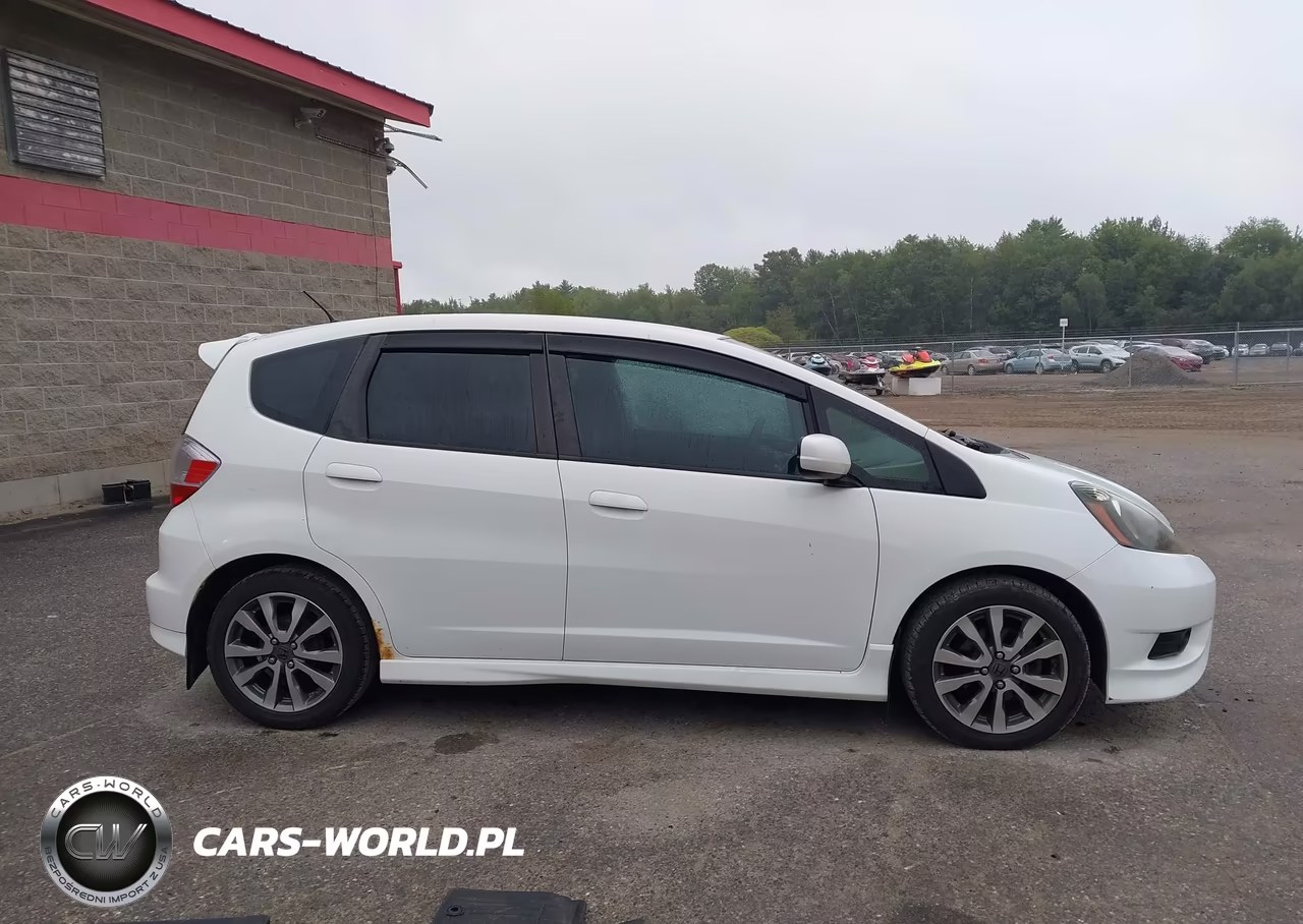 2012 Honda Fit Sport VIN:JHMGE8G50CS008610 - 13
