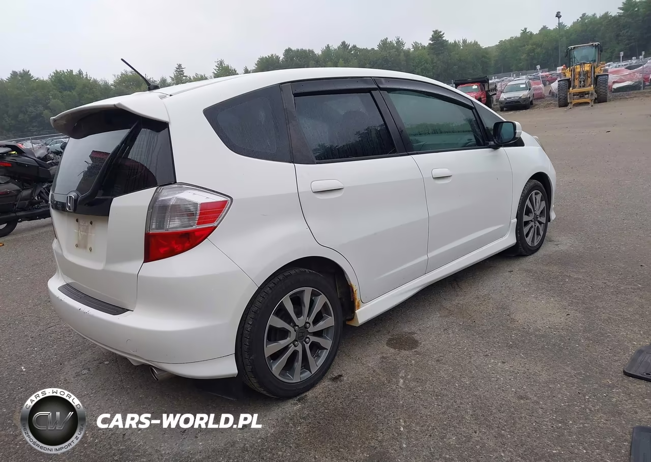2012 Honda Fit Sport VIN:JHMGE8G50CS008610 - 4