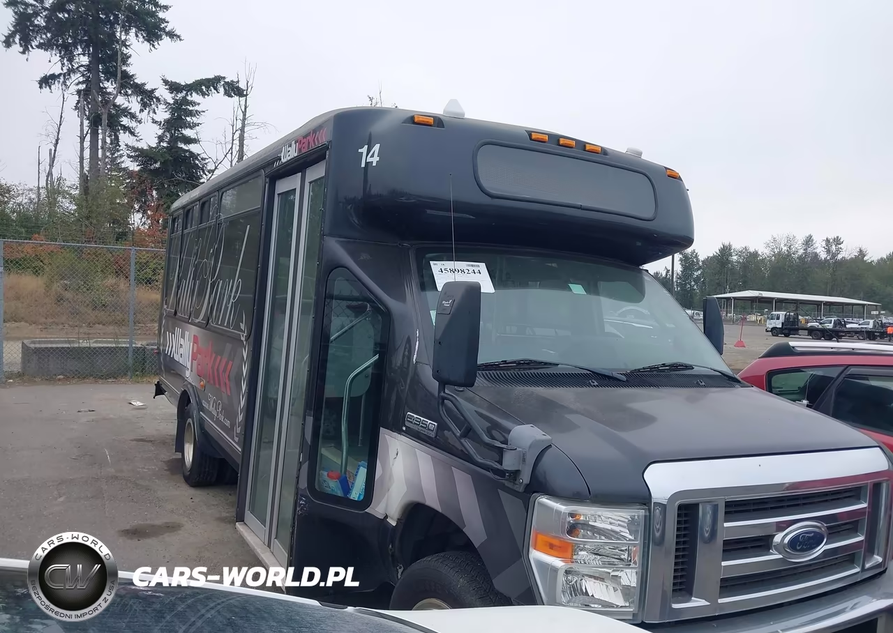 2011 Ford E-350 Cutaway