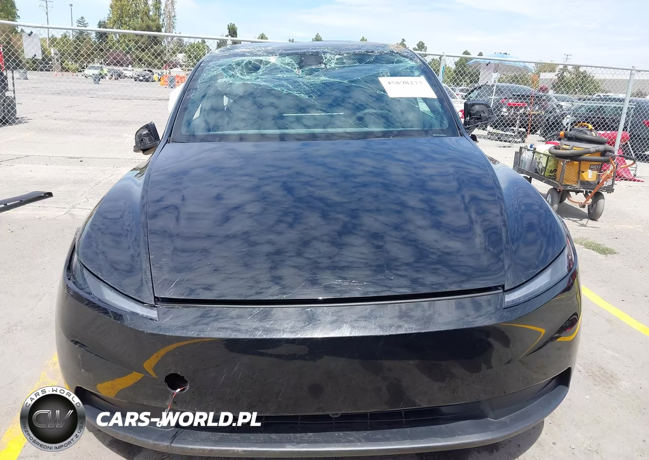 2026 Tesla Model Y VIN:7SAYGDED3TF666313 - 12
