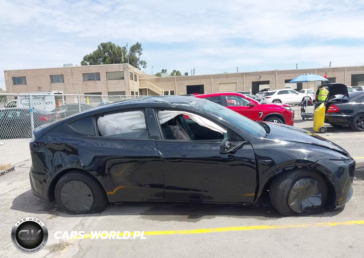 2026 Tesla Model Y VIN:7SAYGDED3TF666313 - 13