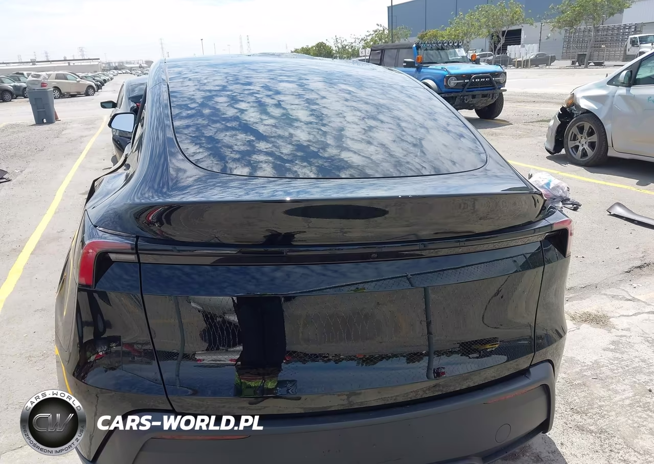 2026 Tesla Model Y VIN:7SAYGDED3TF666313 - 16