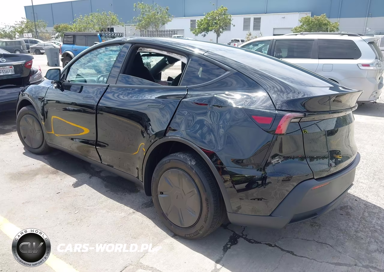2026 Tesla Model Y VIN:7SAYGDED3TF666313 - 3