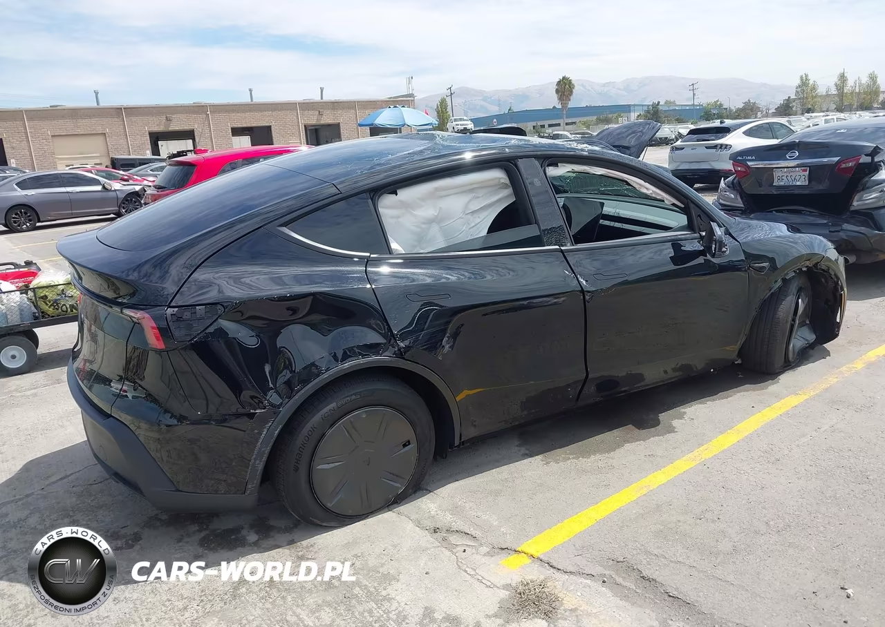 2026 Tesla Model Y VIN:7SAYGDED3TF666313 - 4