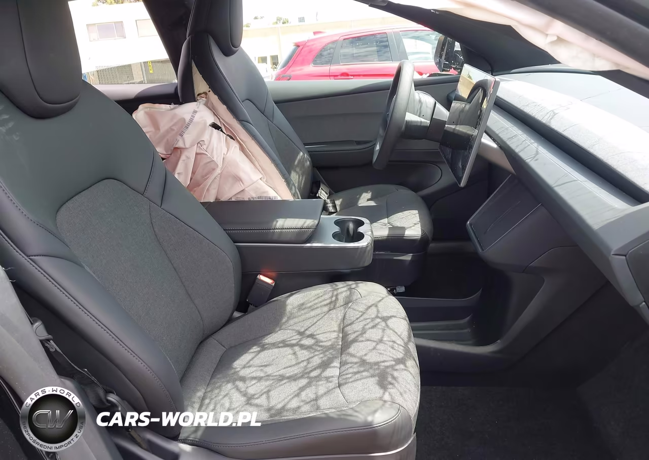 2026 Tesla Model Y VIN:7SAYGDED3TF666313 - 5