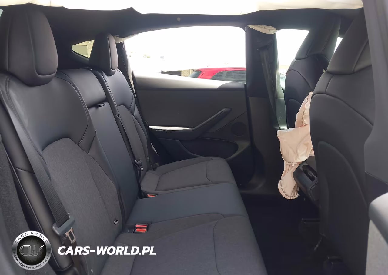 2026 Tesla Model Y VIN:7SAYGDED3TF666313 - 8