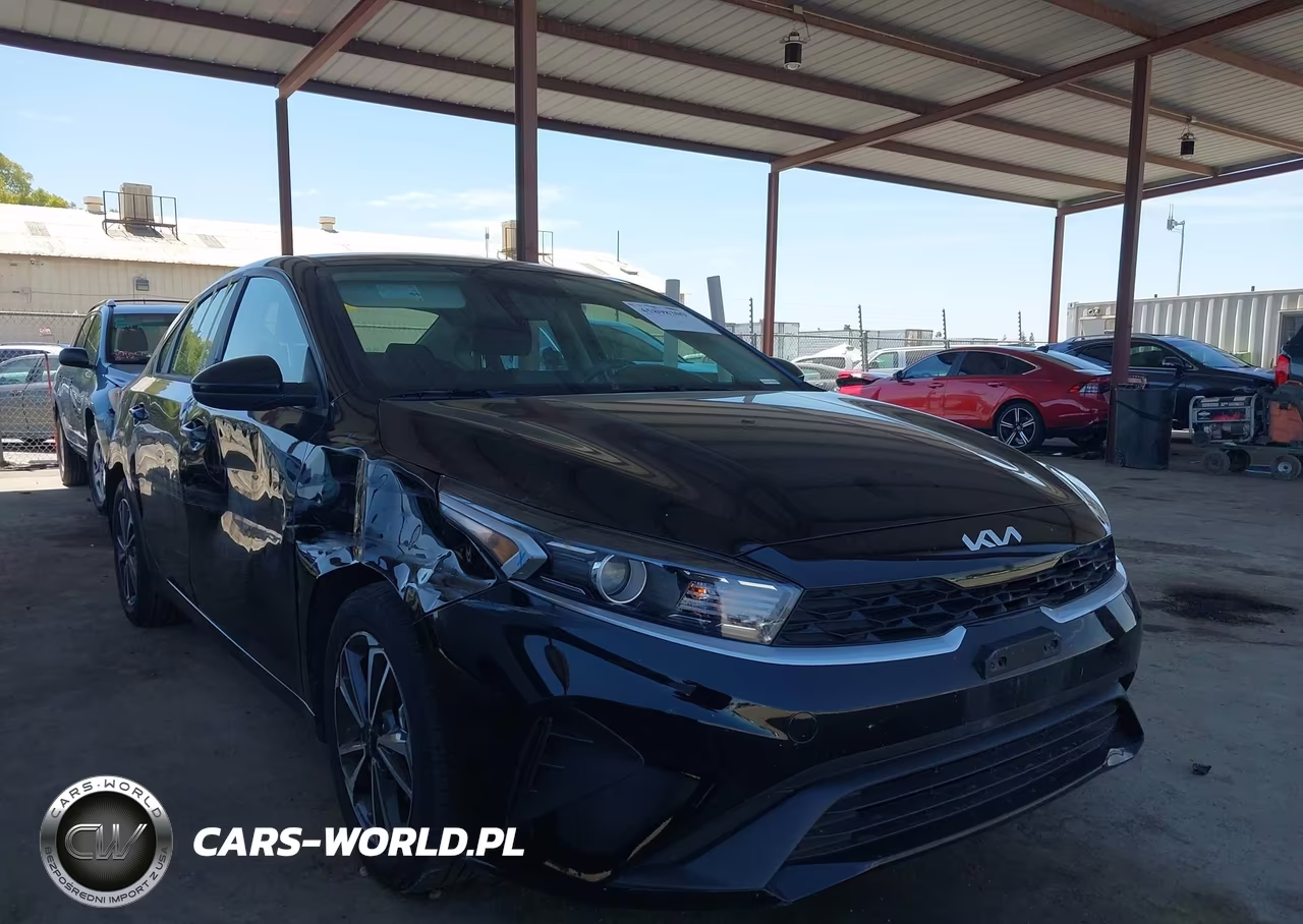 2024 Kia Forte Lxs – zdjęcie 1 z 17