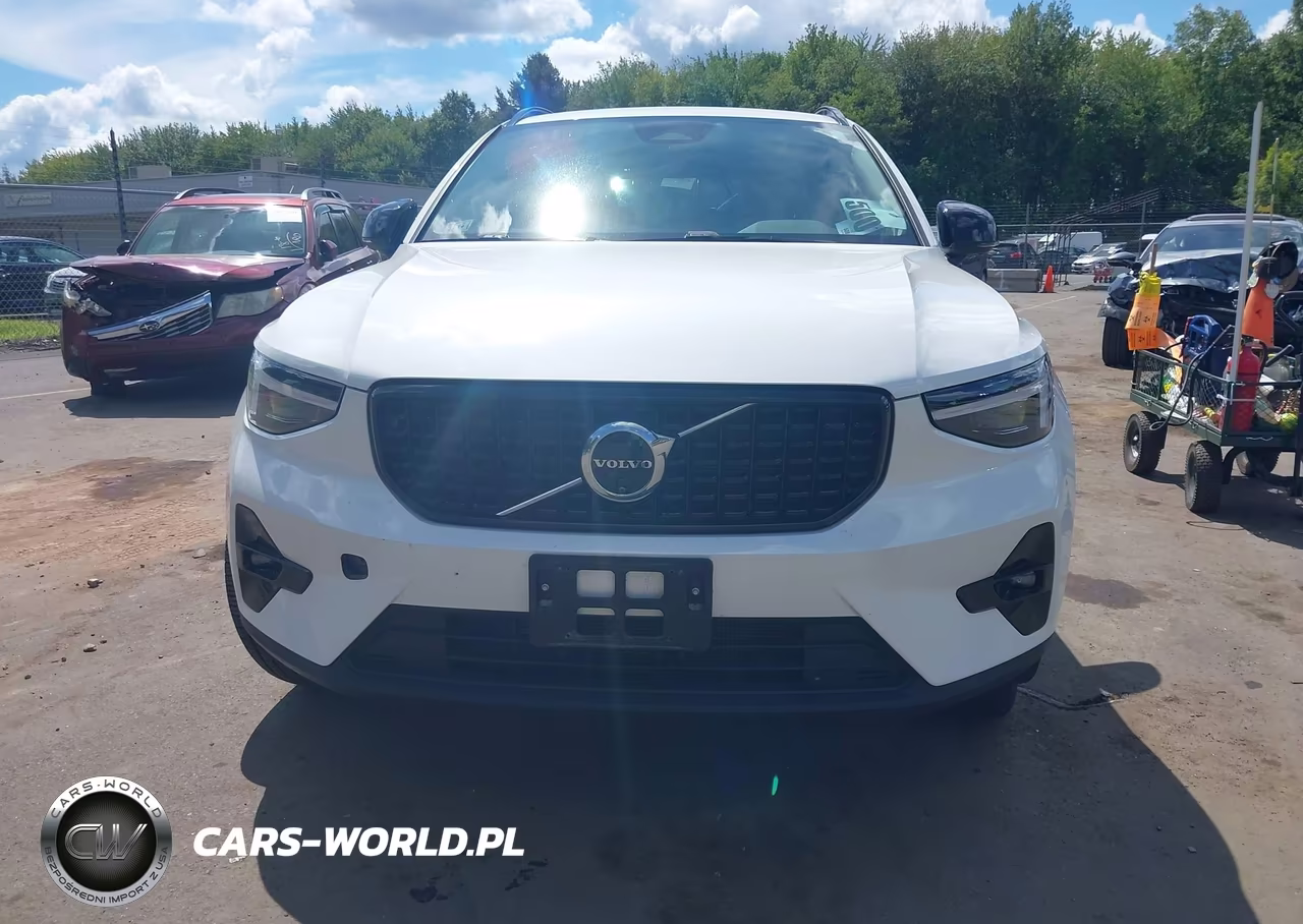 2025 Volvo Xc40 B5 Plus Dark Theme VIN:YV4L12UC7S2491388 - 12