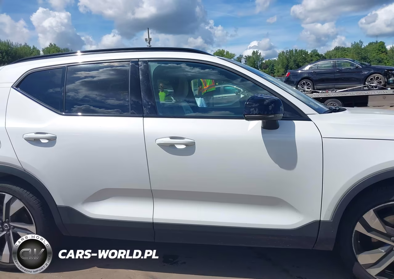 2025 Volvo Xc40 B5 Plus Dark Theme VIN:YV4L12UC7S2491388 - 13